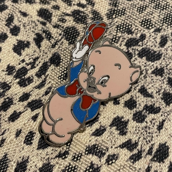 Vintage 1993 Warner Brothers Porky Pig Lapel Pin - Picture 2 of 6